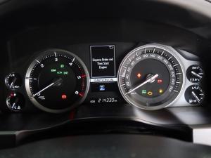 Toyota Land Cruiser 200 4.5D-4D V8 VX-R - Image 11