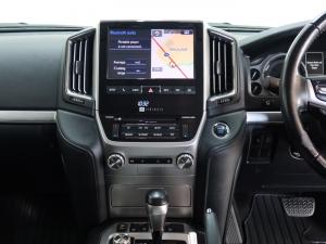 Toyota Land Cruiser 200 4.5D-4D V8 VX-R - Image 16