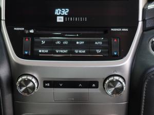 Toyota Land Cruiser 200 4.5D-4D V8 VX-R - Image 17