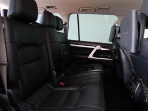 Toyota Land Cruiser 200 4.5D-4D V8 VX-R - Image 19