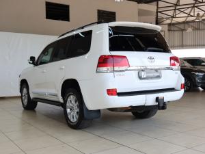 Toyota Land Cruiser 200 4.5D-4D V8 VX-R - Image 25