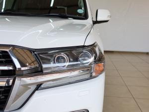 Toyota Land Cruiser 200 4.5D-4D V8 VX-R - Image 27