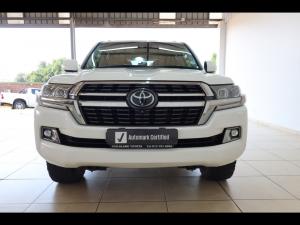Toyota Land Cruiser 200 4.5D-4D V8 VX-R - Image 4