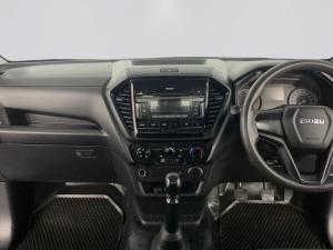 Isuzu D-MAX 1.9 Ddi HR S/C - Image 17