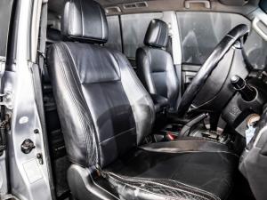 Mitsubishi Pajero 5-door 3.2DI-D GLS - Image 12
