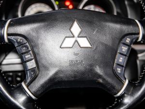 Mitsubishi Pajero 5-door 3.2DI-D GLS - Image 14