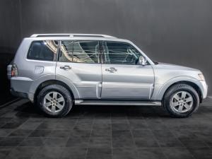 Mitsubishi Pajero 5-door 3.2DI-D GLS - Image 2