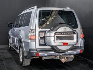 Mitsubishi Pajero 5-door 3.2DI-D GLS - Image 3