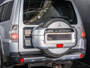 Mitsubishi Pajero 5-door 3.2DI-D GLS - Image 4