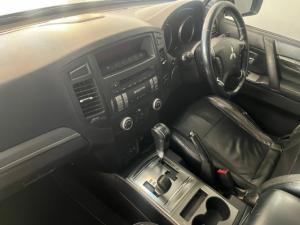 Mitsubishi Pajero 5-door 3.2DI-D GLS - Image 6