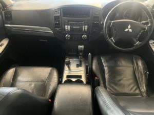 Mitsubishi Pajero 5-door 3.2DI-D GLS - Image 7