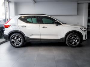 Volvo XC40 B4 Plus Dark - Image 2