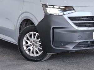 Volkswagen Transporter 2.0TDI Kombi SWB Basic - Image 4