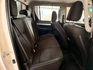 Toyota Hilux 2.4GD-6 double cab 4x4 Raider manual - Image 15