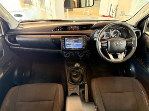 Toyota Hilux 2.4GD-6 double cab 4x4 Raider manual - Image 18