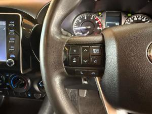 Toyota Hilux 2.4GD-6 double cab 4x4 Raider manual - Image 20