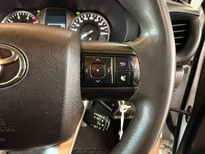Toyota Hilux 2.4GD-6 double cab 4x4 Raider manual - Image 21