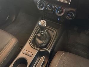 Toyota Hilux 2.4GD-6 double cab 4x4 Raider manual - Image 26