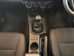 Toyota Hilux 2.4GD-6 double cab 4x4 Raider manual - Image 27