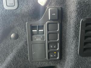 Land Rover Discovery P360 R-Dynamic SE - Image 21