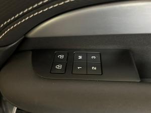 Land Rover Discovery P360 R-Dynamic SE - Image 25
