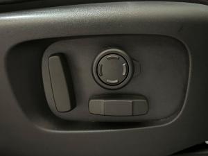 Land Rover Discovery P360 R-Dynamic SE - Image 28