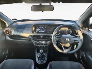 Hyundai Grand i10 1.0 Premium hatch - Image 11