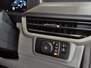 Volkswagen Transporter 2.0TDI crew bus LWB 8-seater auto - Image 29