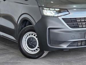 Volkswagen Transporter 2.0TDI crew bus LWB 8-seater auto - Image 4