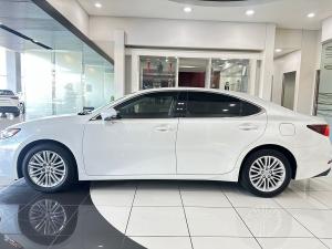 Lexus ES 250 EX - Image 4
