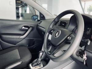 Volkswagen Polo Vivo hatch 1.6 Life - Image 9