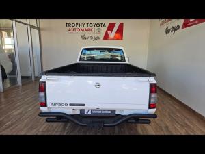 Nissan NP300 Hardbody 2 - Image 5