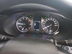 Toyota Hilux 2.4GD-6 double cab Raider manual - Image 9