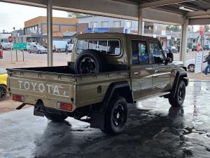 Toyota Land Cruiser 79 2.8GD-6 double cab auto - Image 2