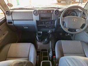Toyota Land Cruiser 79 4.2D single cab - Image 6