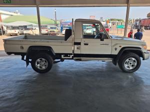 Toyota Land Cruiser 79 4.2D single cab - Image 3