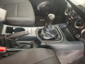 Toyota Hilux 2.4GD-6 single cab Raider manual - Image 12