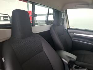 Toyota Hilux 2.4GD-6 single cab Raider manual - Image 15