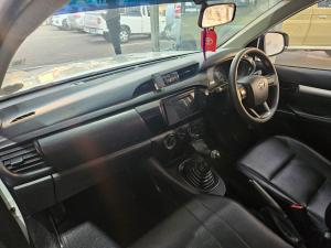 Toyota Hilux 2.0 single cab S - Image 7