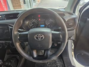 Toyota Hilux 2.0 single cab S - Image 8