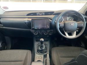 Toyota Hilux 2.4GD-6 double cab 4x4 Raider manual - Image 6