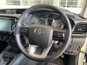 Toyota Hilux 2.4GD-6 double cab 4x4 Raider manual - Image 8
