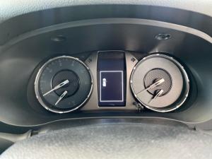 Toyota Hilux 2.4GD-6 double cab 4x4 Raider manual - Image 11