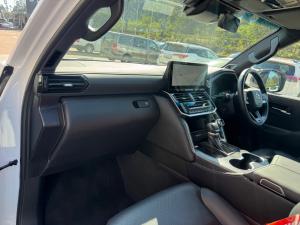 Toyota Land Cruiser 300 3.3D GR-Sport - Image 7