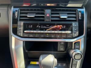 Toyota Land Cruiser 300 3.3D GR-Sport - Image 15