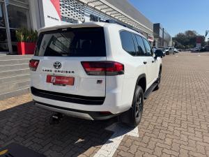 Toyota Land Cruiser 300 3.3D GR-Sport - Image 2