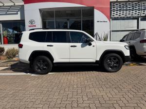 Toyota Land Cruiser 300 3.3D GR-Sport - Image 3