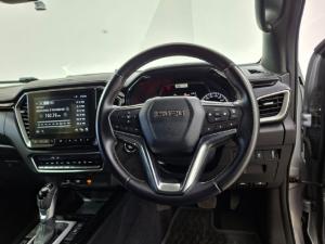 Isuzu D-Max 3.0TD double cab V-Cross - Image 10