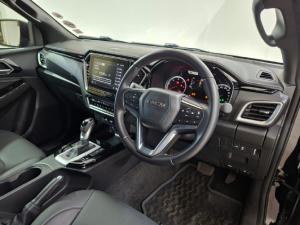 Isuzu D-Max 3.0TD double cab V-Cross - Image 9