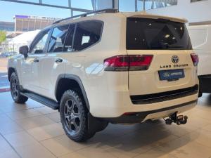 Toyota Land Cruiser 300 3.3D GR-Sport - Image 6